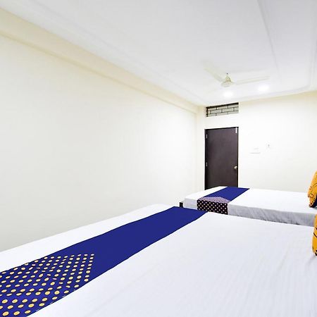 Spot On 67472 Anant Palace Hotel Raj Nandgaon ภายนอก รูปภาพ