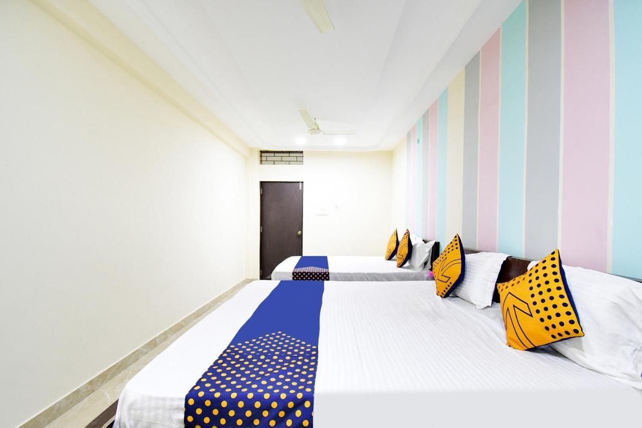Spot On 67472 Anant Palace Hotel Raj Nandgaon ภายนอก รูปภาพ