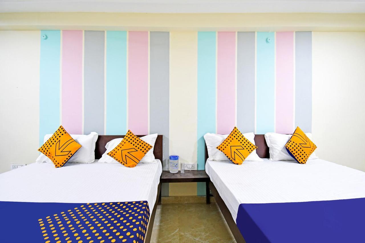 Spot On 67472 Anant Palace Hotel Raj Nandgaon ภายนอก รูปภาพ