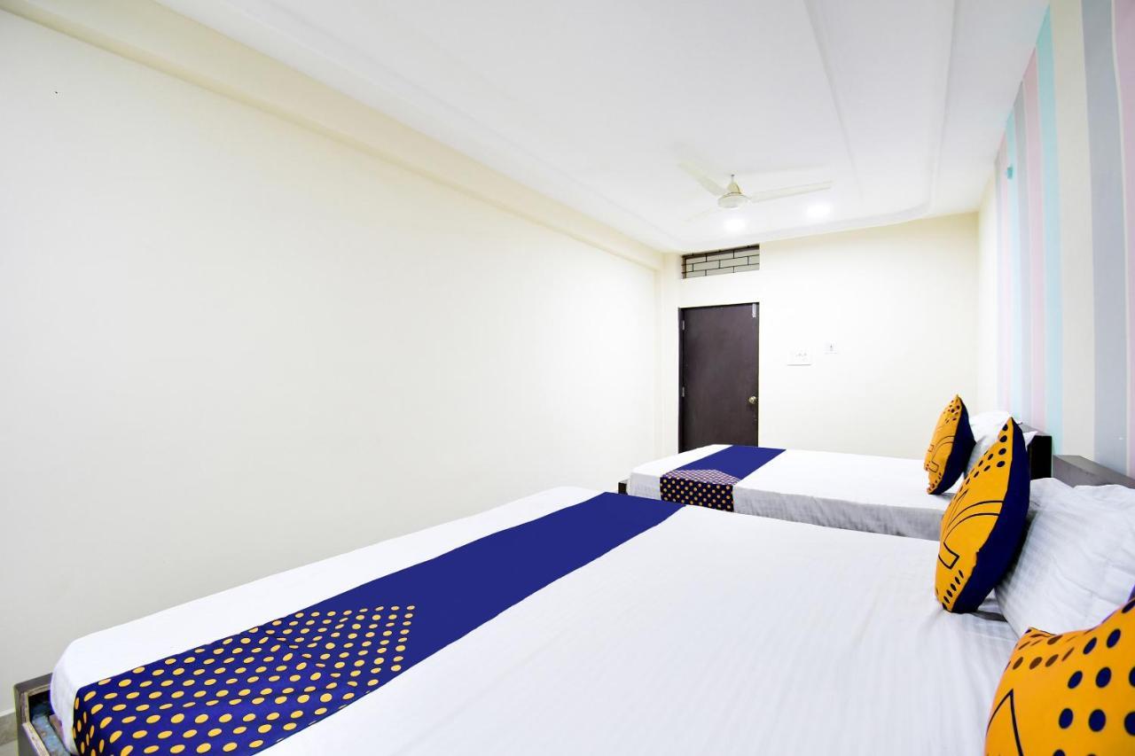 Spot On 67472 Anant Palace Hotel Raj Nandgaon ภายนอก รูปภาพ